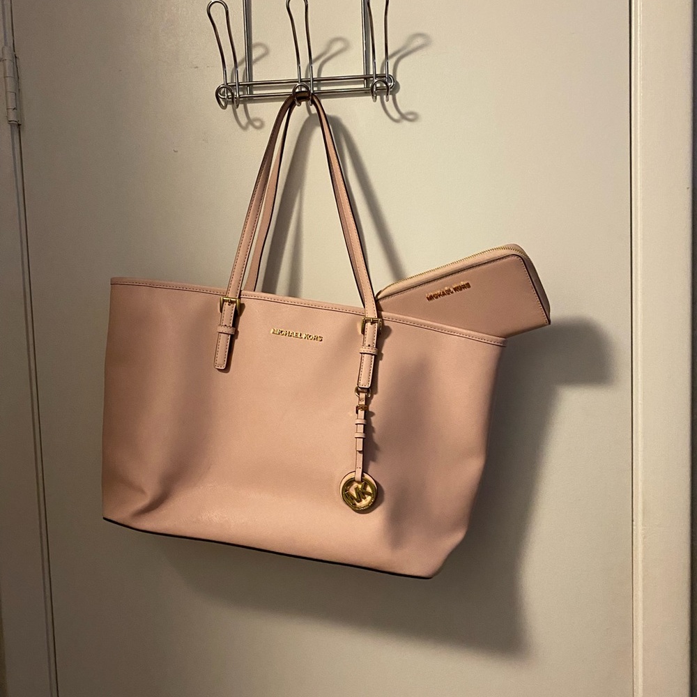 Pale pink NEW Michael Kors purse.